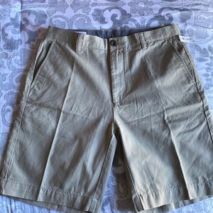NWT, 32 inch, khaki men’s shorts